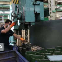 شاگرد برای کارگاه تولیدی