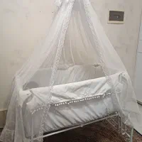 نی نی و تخت کنار مادر