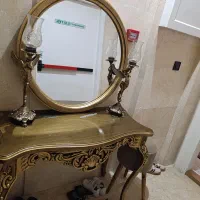 میز با آینه