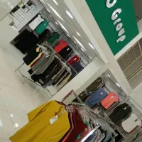 فروشنده آقا برای لباس فروشی