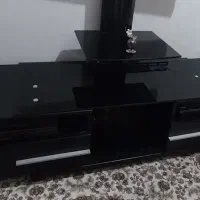 میز تلویزیون بسیار تمیز و سالم و برند التمیت