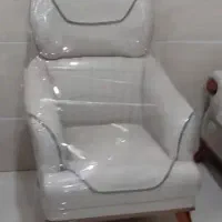 دو عدد مبل تک نفره و یک عدد جلو مبلی کشو خور بزرگ