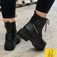 بوت|کیف، کفش، کمربند|صحنه, |دیوار