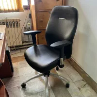 صندلی اداری مدیریتی بسیار تمیز در حد نو