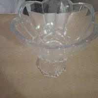 تعدادی ظرف کریستال