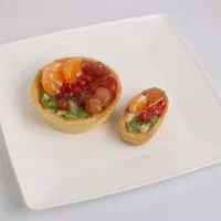 فروشنده خانم کار در قنادی