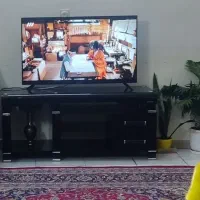 میز تلویزیون شیشه ای