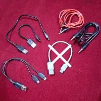 تعدادی کابل AUX و کابل شارژر معمولی و اپل،رم ریدر