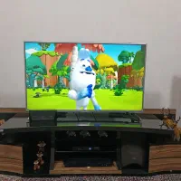 تلویزیون 49 اینچ بهمراه میز تلویزیون