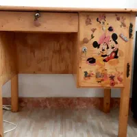میز چوبی کاملا سالم