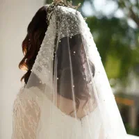 لباس عروس و تور سر