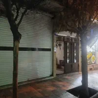 مغازه بر خیابان اصلی دو طفلان