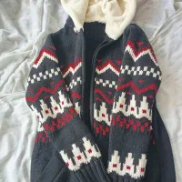 یک عدد ژاکت زیپ داره ونو