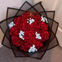 گل روز دختر مشابه گل طبیعی