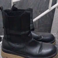 سلام دو جفت پوتین زنانه ودخترانه به فروش می‌رسد