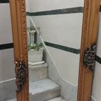 اسنه  با قای منبت دیواری وایستاده