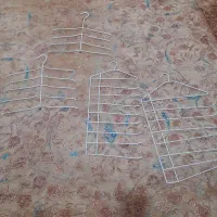 رخت آویز، پیراخن و شال و روسری
