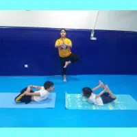 آموزش کاراته و یوگا کودکان و بزرگسالان