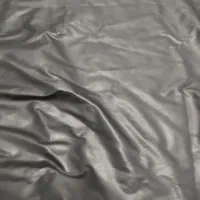 پارچه چرم جنس عالی 2/5 هستش برای پالتو خریدم