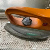 اتو خیلی قدیمی عتیقه