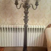 آباژور ایستاده