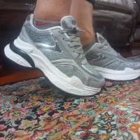 کتونی سایز ۳۹ آکبند جفتی ۷۵۰ هزار  رنگ طوسی و مشکی