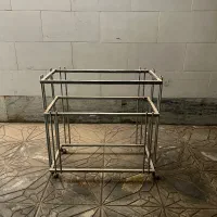 میز فلزی و‌ ویترین