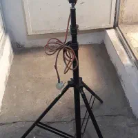 سه پایه و پرژکتور