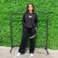 یک سری اجناس مغازه کراپ هودی ست دورس بافت