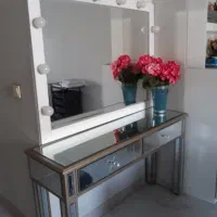 آینه ومیز میکاپ میز کاشت ناخن دونفره وشلف