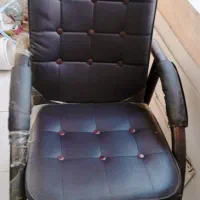 یک عدد صندلی در حد نو