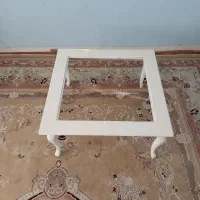 میز جلو مبلی سفید در حد نو