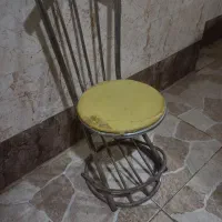 سه عدد صندلی فلزی