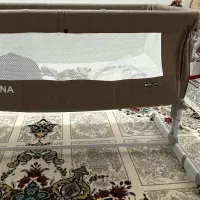 تخت کنار مادر