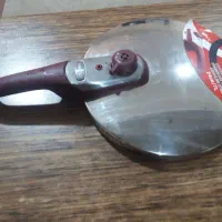 بخاری گازی،ظرفشویی باداربست،سر زودپز،میز دانش اموز|صندلی و نیمکت|بهبهان, |دیوار