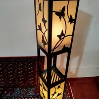 آباژور ایستاده