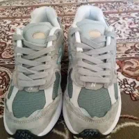 2 عدد کتونی نیوبالانس 2002 و فیول سل|کیف، کفش، کمربند|مهاجران, |دیوار