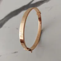 دستبند طلا کارتیر Love