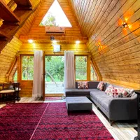 کلبه سوئیسی جکوزی دار گیله سوسو(با صبحانه رایگان)|اجارهٔ کوتاهمدت ویلا و باغ|کوچصفهان, |دیوار