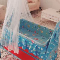 گهواره نوزادی در حد نو