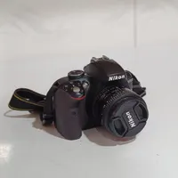 Nikon D3300 با لنز 50 اف 1.8
