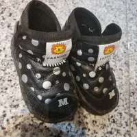 تعدادی لباس و کفش