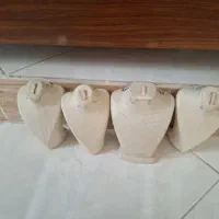 مانکن گوشواره و گردنبند