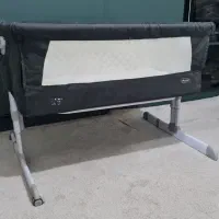 تخت کنار مادر