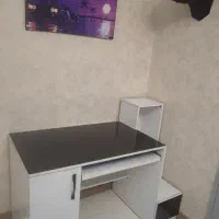 میز تحریر و کامپیوتر