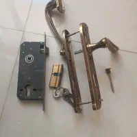 دستگیره و قفل درب آپارتمانی