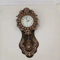 ساعت دیواری . اینه