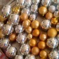 توپ درخت کریسمس. گوی شب یلدا.