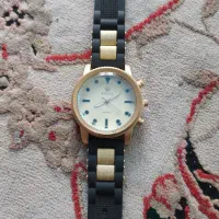 ساعت مچی|ساعت|پیر بکران, |دیوار