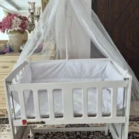 تخت کنار مادر